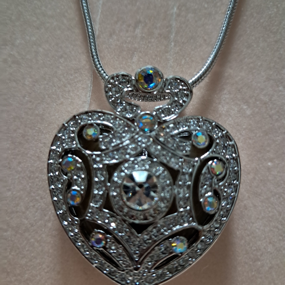 NIB Vintage Kirks Folly Heart Locket Pendant Necklace. - Picture 6 of 7
